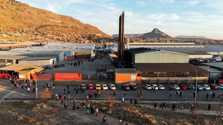 tagreuters.com2025binary_LYNXMPEL7028M-VIEWIMAGE