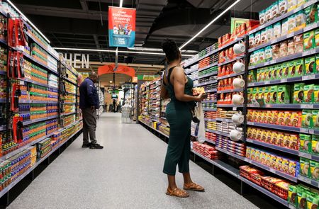 tagreuters.com2025binary_LYNXNPEL8E0BF-VIEWIMAGE