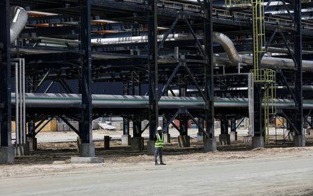 tagreuters.com2025binary_LYNXNPEL8Q05T-VIEWIMAGE