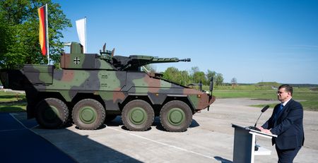 tagreuters.com2025binary_LYNXMPEL1609G-VIEWIMAGE