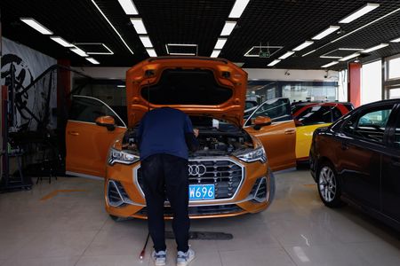 tagreuters.com2025binary_LYNXMPEL6R099-VIEWIMAGE