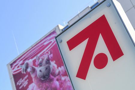 tagreuters.com2025binary_LYNXMPEL7H0HM-VIEWIMAGE