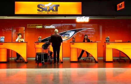 tagreuters.com2025binary_LYNXNPEL0U05N-VIEWIMAGE