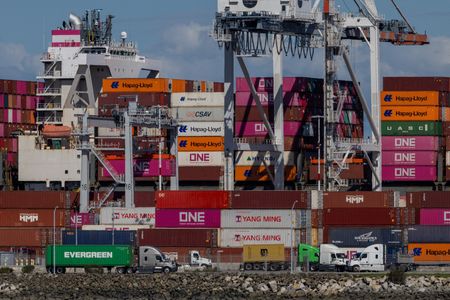 tagreuters.com2025binary_LYNXNPEL260HB-VIEWIMAGE