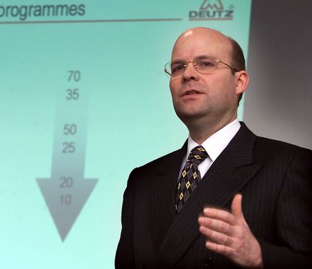 tagreuters.com2025binary_LYNXNPEL380P1-VIEWIMAGE