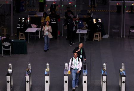 tagreuters.com2025binary_LYNXMPELA40JR-VIEWIMAGE