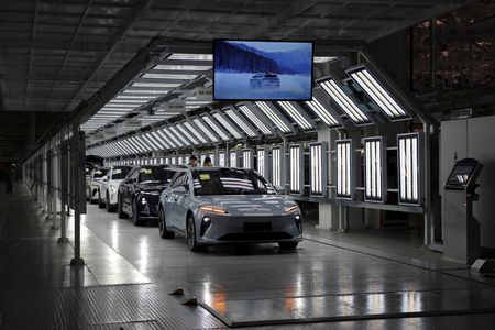 tagreuters.com2025binary_LYNXNPEL3609W-VIEWIMAGE