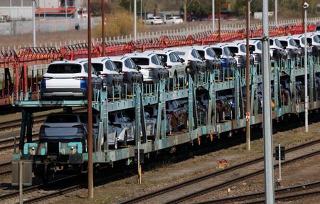 tagreuters.com2025binary_LYNXNPEL370QY-VIEWIMAGE