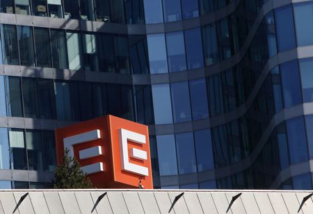 tagreuters.com2025binary_LYNXNPEL390E3-VIEWIMAGE