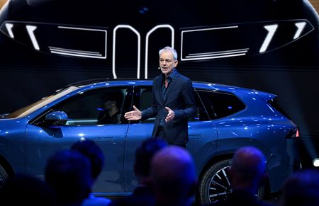 tagreuters.com2025binary_LYNXNPEL870G9-VIEWIMAGE