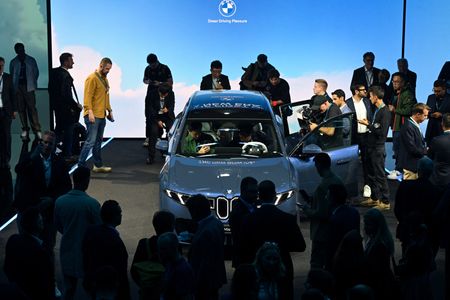 tagreuters.com2025binary_LYNXNPEL870GI-VIEWIMAGE