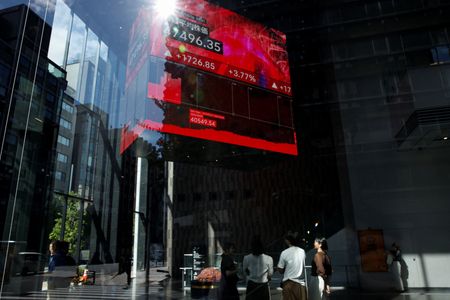 tagreuters.com2025binary_LYNXNPEL950GD-VIEWIMAGE