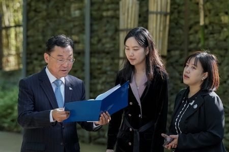 tagreuters.com2024binary_LYNXMPEK4S0Q9-VIEWIMAGE