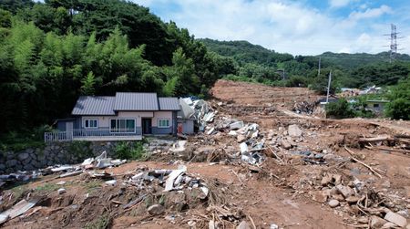 tagreuters.com2025binary_LYNXMPEL6L05S-VIEWIMAGE