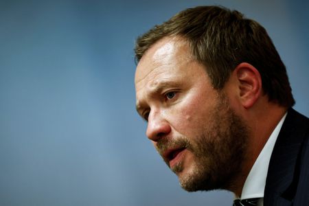 tagreuters.com2025binary_LYNXMPELA40QB-VIEWIMAGE