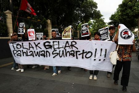 tagreuters.com2025binary_LYNXMPELA90IJ-VIEWIMAGE