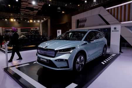 tagreuters.com2025binary_LYNXMPEL2D0BX-VIEWIMAGE