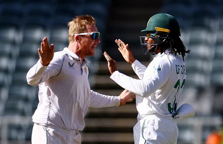 tagreuters.com2025binary_LYNXMPELAP0BX-VIEWIMAGE