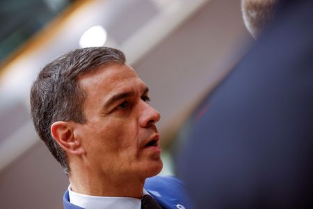 tagreuters.com2025binary_LYNXMPEL0C0DF-VIEWIMAGE