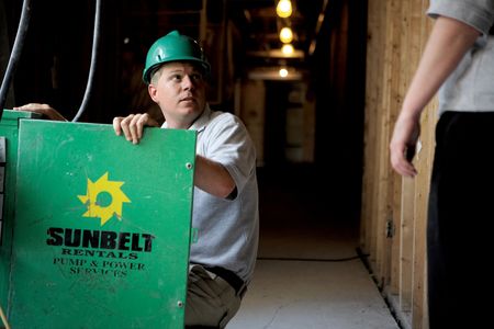 tagreuters.com2025binary_LYNXMPEL1A0BQ-VIEWIMAGE