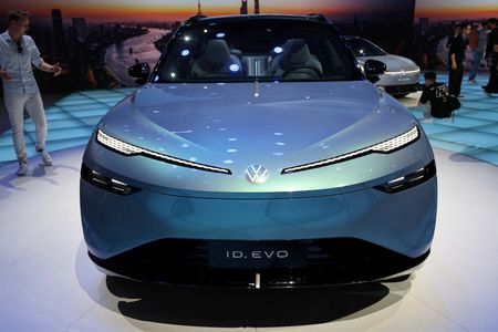 tagreuters.com2025binary_LYNXMPEL4F0JB-VIEWIMAGE