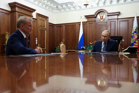 tagreuters.com2025binary_LYNXMPELA90HK-VIEWIMAGE