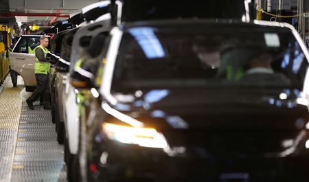 tagreuters.com2025binary_LYNXNPEL0Q007-VIEWIMAGE