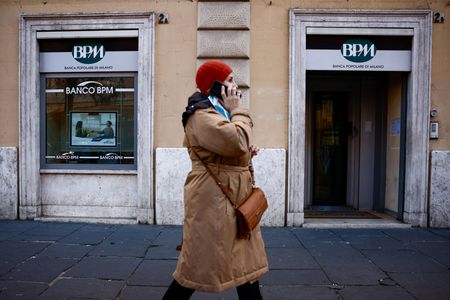 tagreuters.com2025binary_LYNXNPEL1H0KP-VIEWIMAGE