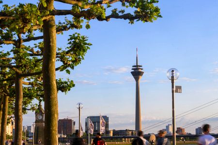 tagreuters.com2025binary_LYNXNPEL25055-VIEWIMAGE