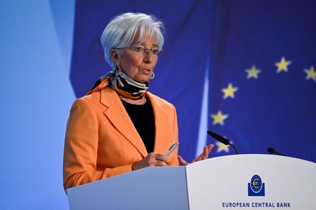 tagreuters.com2025binary_LYNXNPEL250NY-VIEWIMAGE