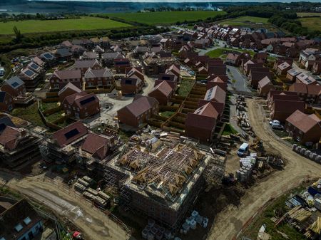 tagreuters.com2025binary_LYNXNPEL26099-VIEWIMAGE