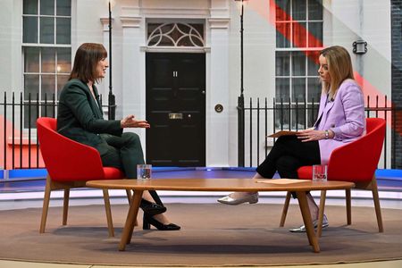 tagreuters.com2025binary_LYNXNPEL2M04T-VIEWIMAGE