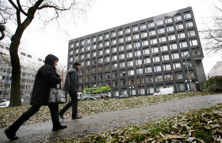 tagreuters.com2025binary_LYNXNPEL2P0BW-VIEWIMAGE