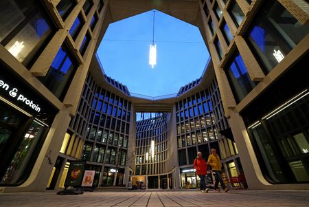 tagreuters.com2025binary_LYNXNPEL2S029-VIEWIMAGE