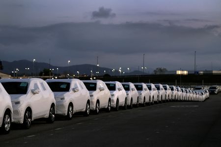 tagreuters.com2025binary_LYNXNPEL35070-VIEWIMAGE