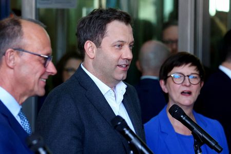 tagreuters.com2025binary_LYNXNPEL370NI-VIEWIMAGE