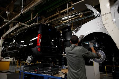 tagreuters.com2025binary_LYNXNPEL3A0JM-VIEWIMAGE