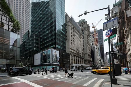 tagreuters.com2025binary_LYNXNPEL4R0NV-VIEWIMAGE