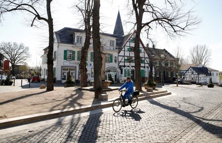 tagreuters.com2025binary_LYNXNPEL8F0GN-VIEWIMAGE