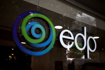 tagreuters.com2025binary_LYNXNPEL8G084-VIEWIMAGE