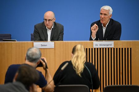 tagreuters.com2025binary_LYNXNPEL8H0BZ-VIEWIMAGE