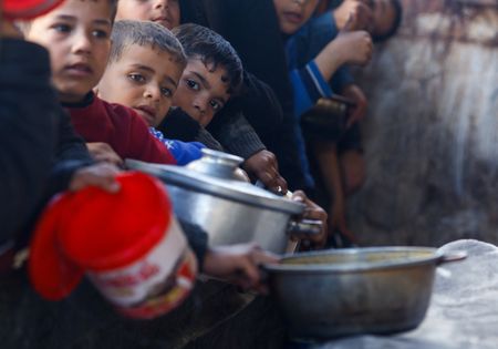 tagreuters.com2024binary_LYNXNPEK25089-VIEWIMAGE