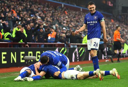 tagreuters.com2025binary_LYNXNPEL1E07F-VIEWIMAGE