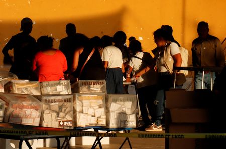 tagreuters.com2024binary_LYNXMPEK5200P-VIEWIMAGE