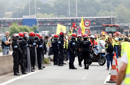 tagreuters.com2024binary_LYNXMPEK520OA-VIEWIMAGE