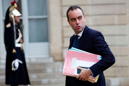 tagreuters.com2024binary_LYNXNPEK2708G-VIEWIMAGE