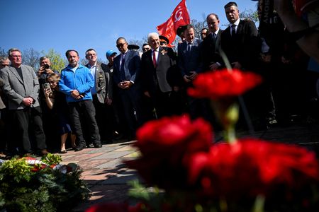 tagreuters.com2025binary_LYNXMPEL3F0MO-VIEWIMAGE