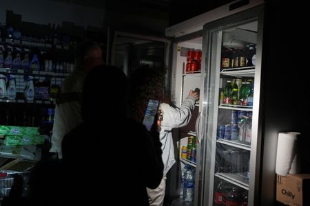 tagreuters.com2025binary_LYNXMPEL3S0UN-VIEWIMAGE