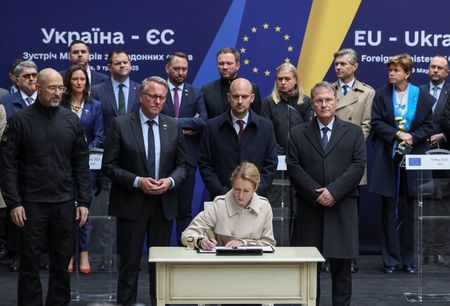 tagreuters.com2025binary_LYNXMPEL480G6-VIEWIMAGE