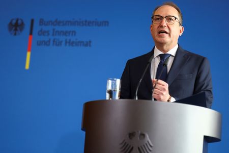 tagreuters.com2025binary_LYNXMPEL4C0BJ-VIEWIMAGE